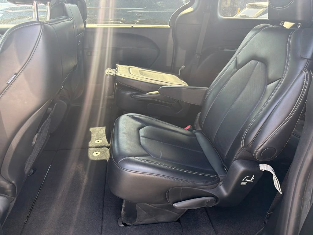 Used 2025 Chrysler Pacifica Select FWD image 10