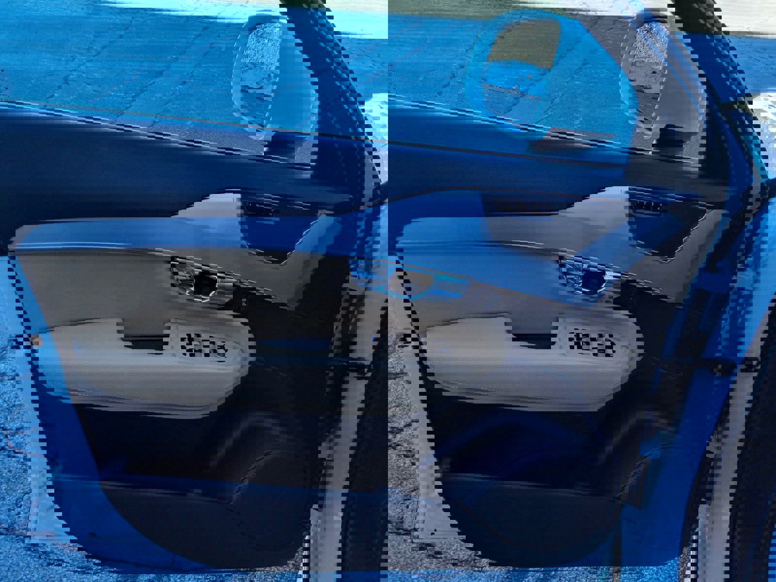 Used 2016 Volvo XC90 T5 Momentum image 22