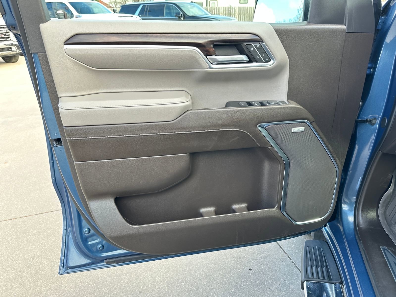 Used 2024 GMC Sierra 1500 SLT w/ SLT Premium Plus Package image 25