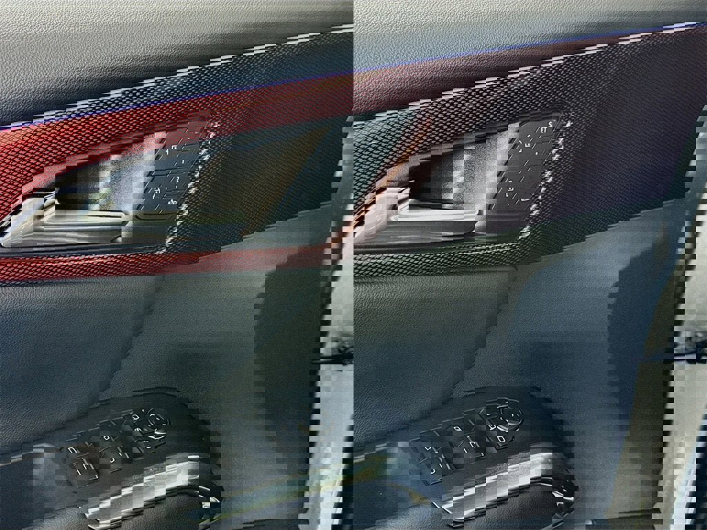 Used 2025 Chevrolet Traverse RS w/ LPO, Floor Liner Package image 12