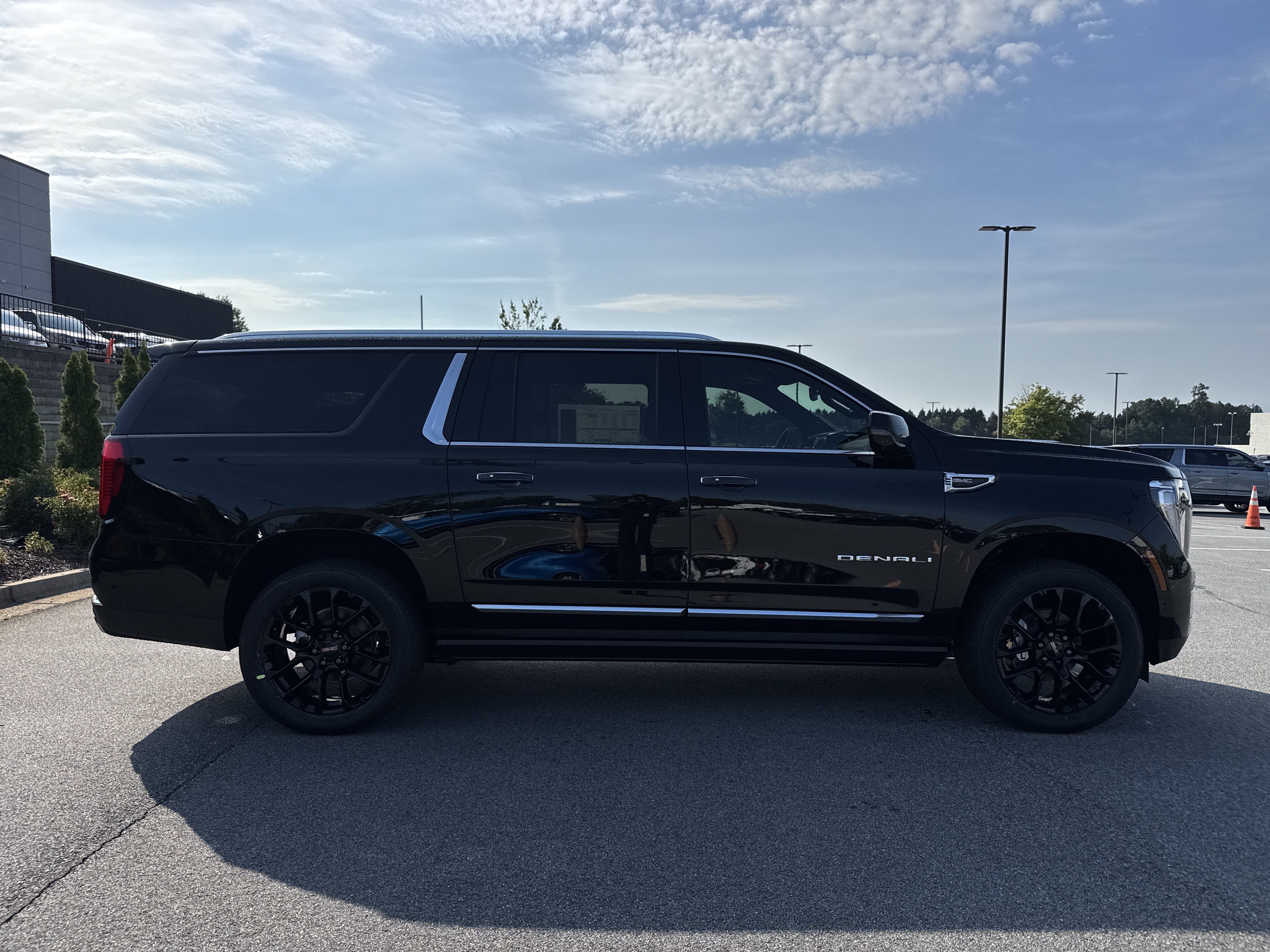 New 2026 GMC Yukon XL Denali w/ Sun & Power Step Package AWD/4WD image 11