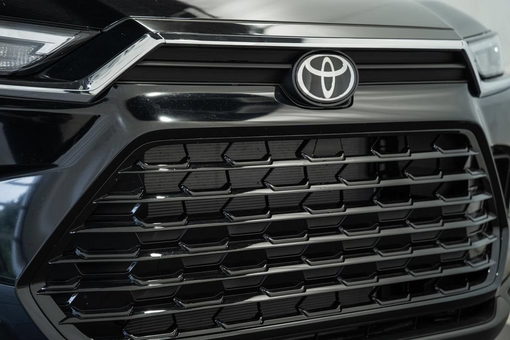 Used 2026 Toyota Grand Highlander AWD image 11