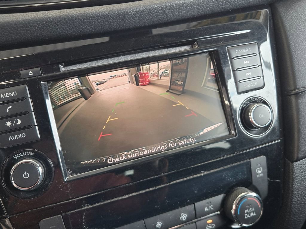 Used 2019 Nissan Rogue SV image 27