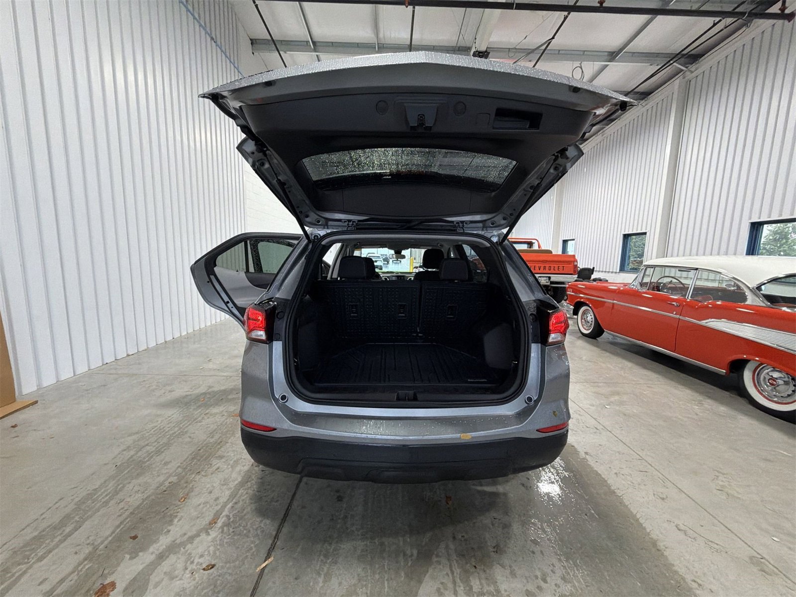 Used 2024 Chevrolet Equinox LS w/ LS Convenience Package image 23