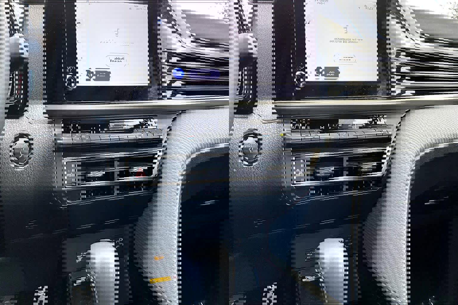 Used 2025 Toyota Camry SE image 34