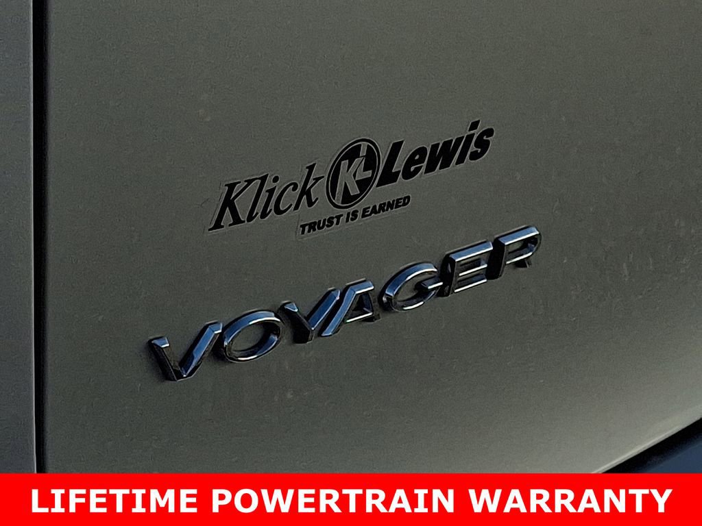 Used 2024 Chrysler Voyager LX image 32