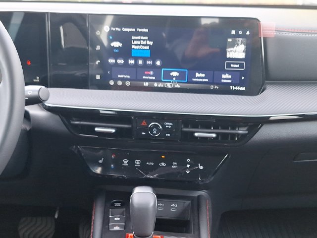 New 2026 Nissan Kicks SR w/ SR Premium Package FWD image 18