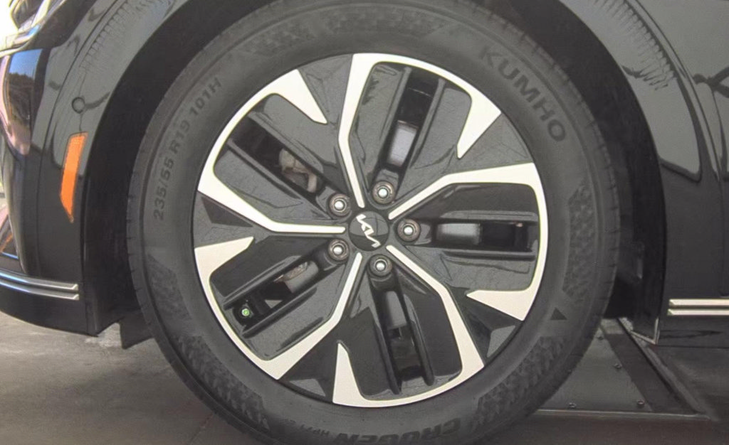 Certified 2023 Kia EV6 Wind w/ Wind Technology Package AWD/4WD image 9
