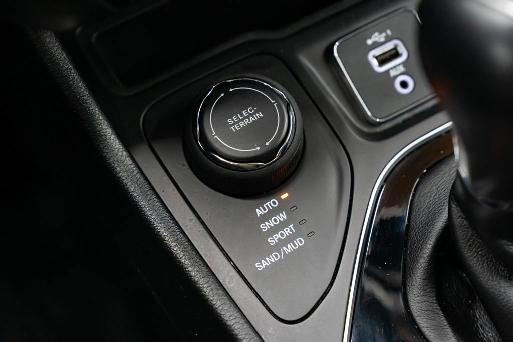 Used 2023 Jeep Cherokee Altitude Lux AWD/4WD image 22
