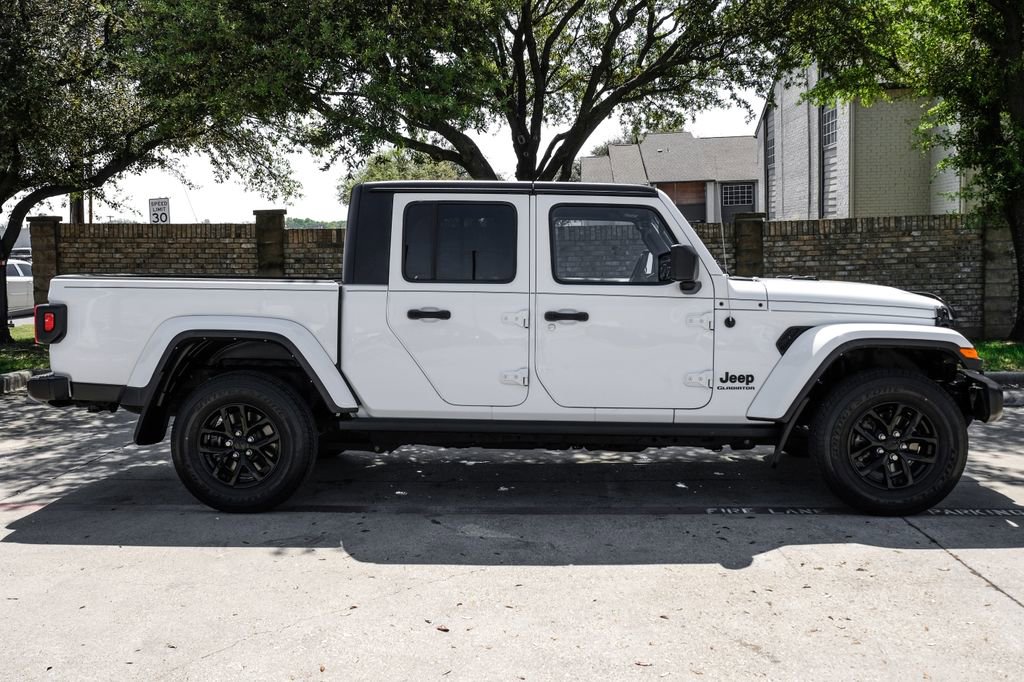 Used 2022 Jeep Gladiator Sport image 14