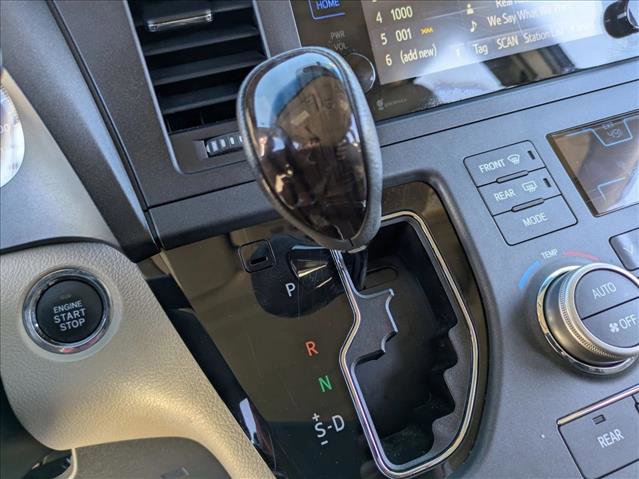 Used 2015 Toyota Sienna XLE image 12