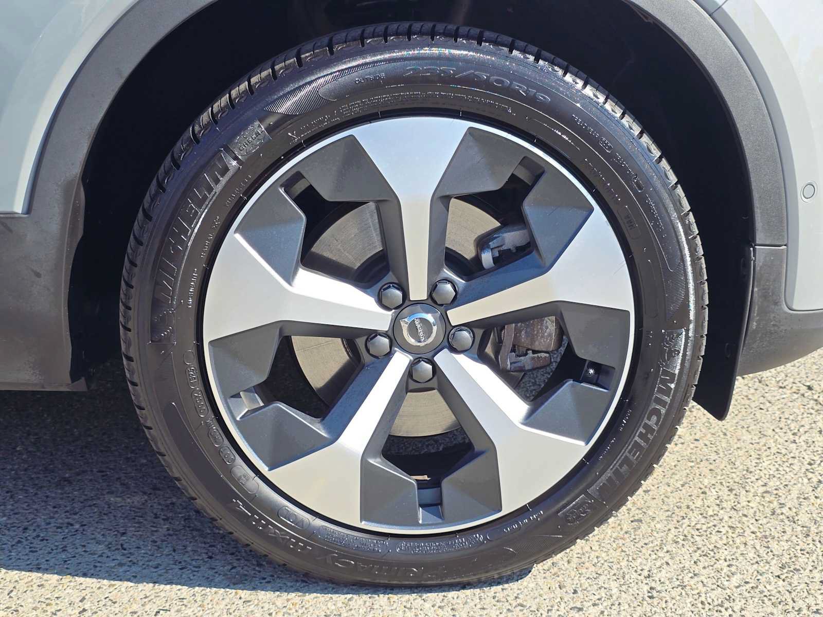 Used 2026 Volvo XC40 B5 Plus w/ Protection Package Premier AWD/4WD image 9