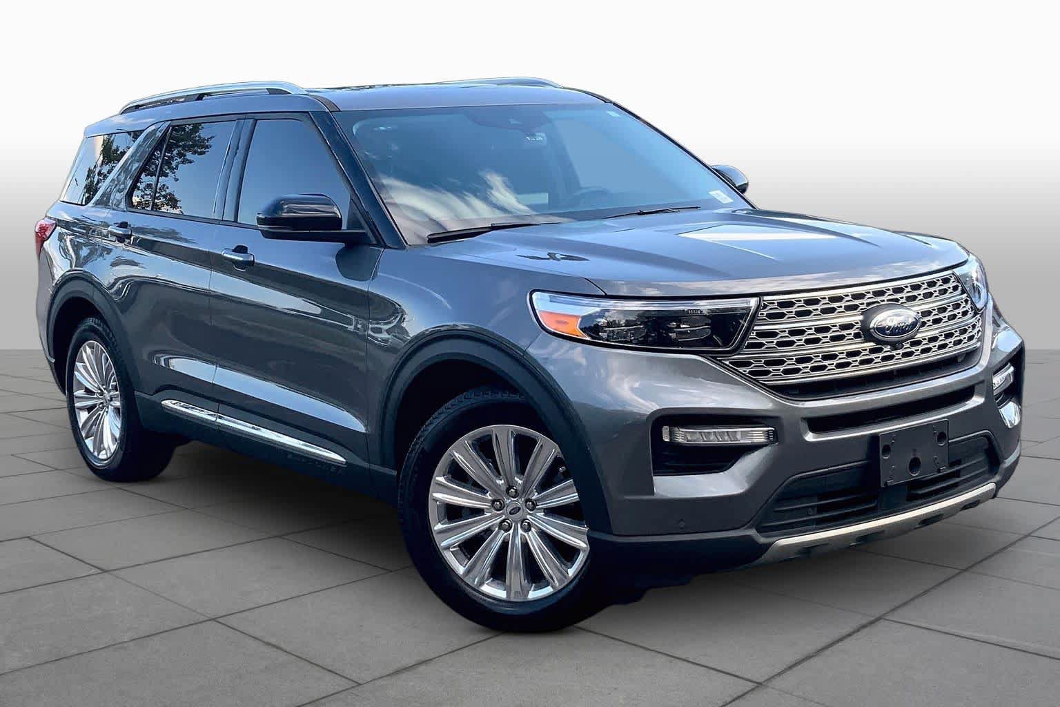 Used 2023 Ford Explorer Limited w/ Limited Technology Package RWD image 3