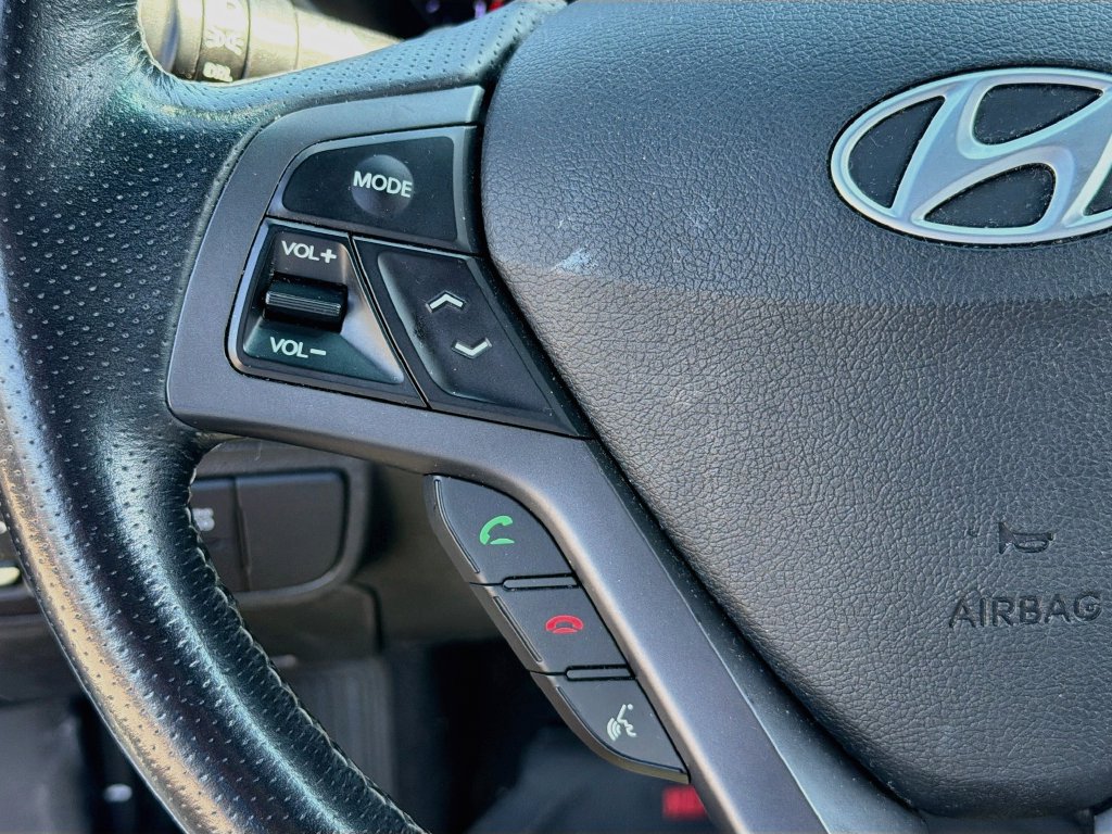 Used 2016 Hyundai Veloster Turbo FWD image 16