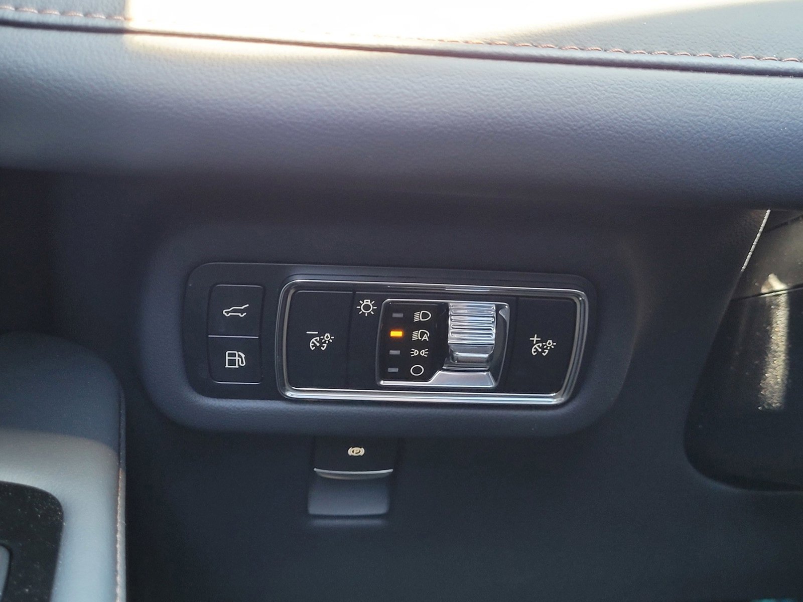 New 2025 Lincoln Nautilus Premier w/ Jet Appearance Package image 12