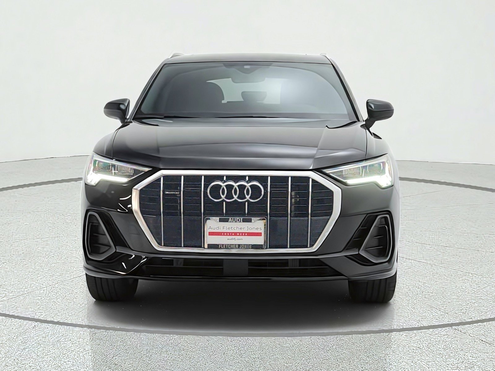 Used 2024 Audi Q3 2.0T Premium w/ Convenience Package AWD/4WD image 2