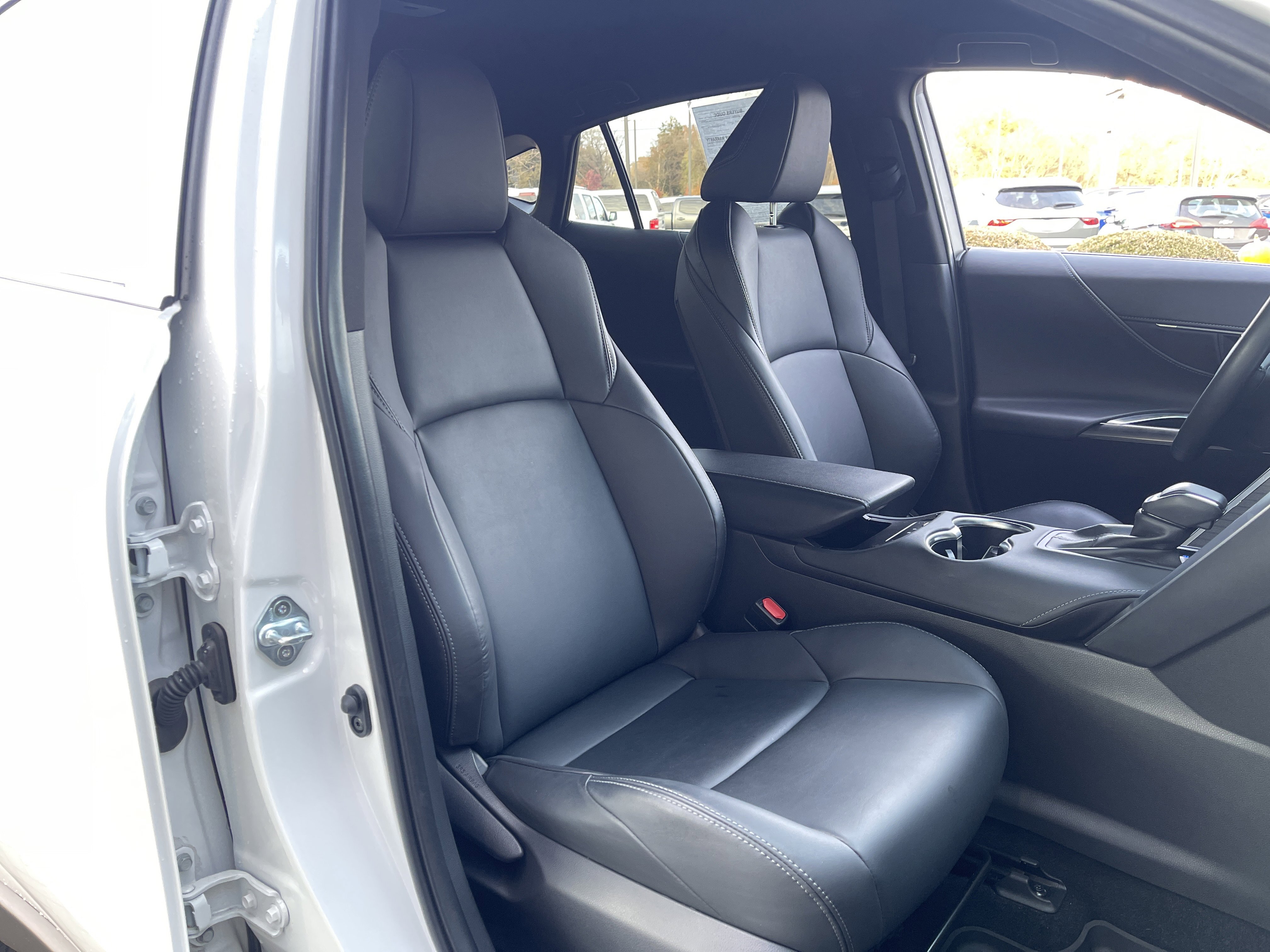 Used 2023 Toyota Venza XLE image 36