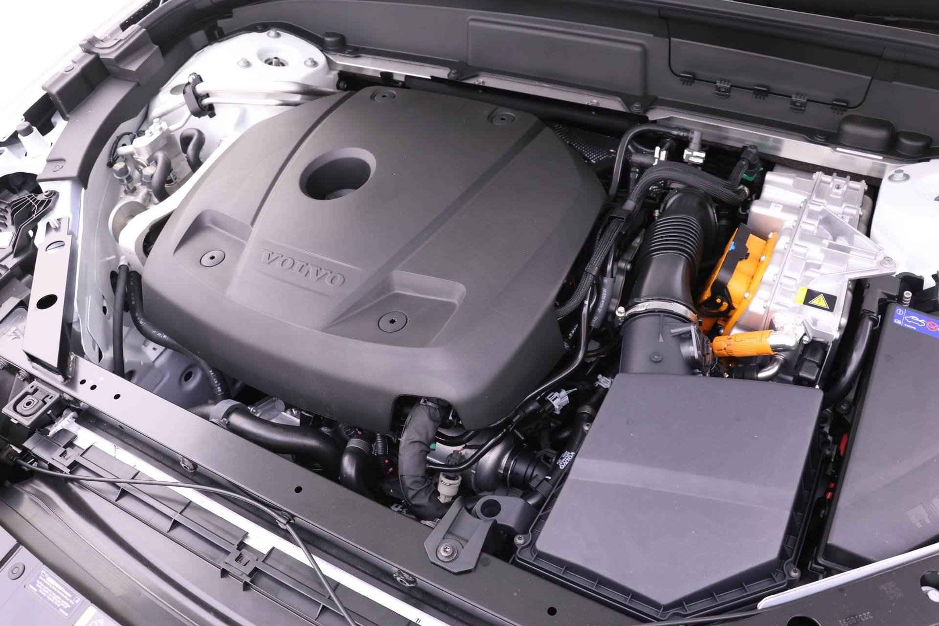 New 2025 Volvo XC60 T8 Plus w/ Protection Package Premier image 16