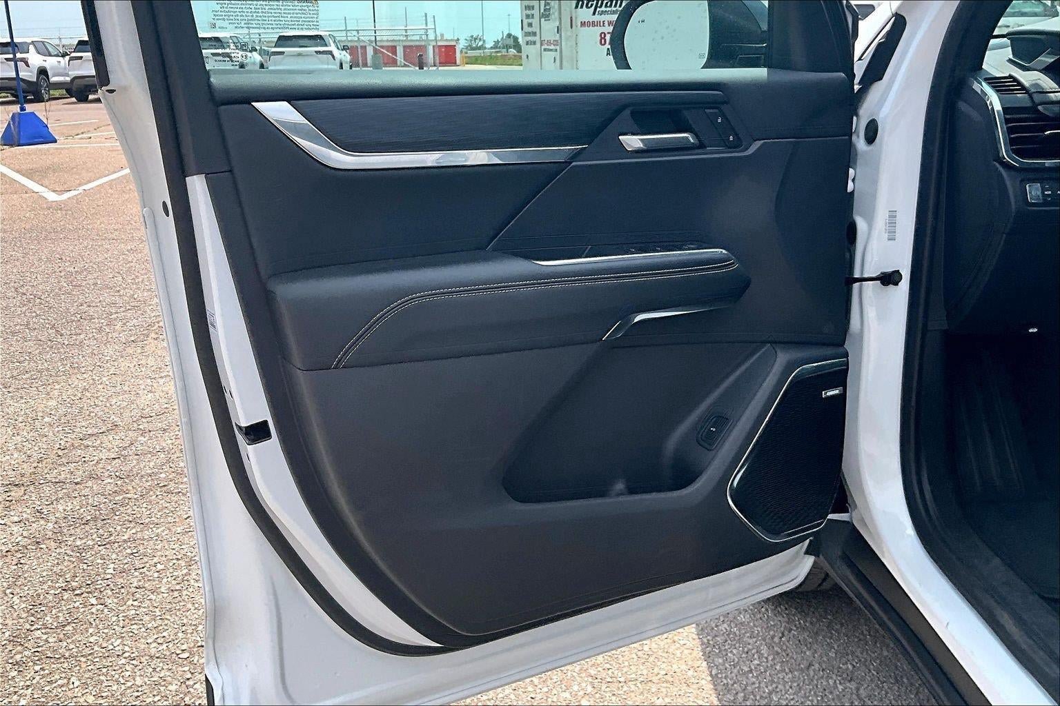 Used 2025 GMC Acadia Elevation AWD/4WD image 26
