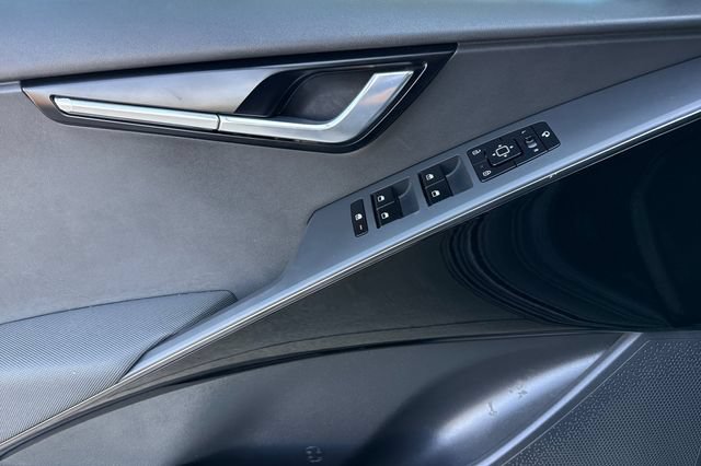 Certified 2025 Kia Niro EX Touring FWD image 13