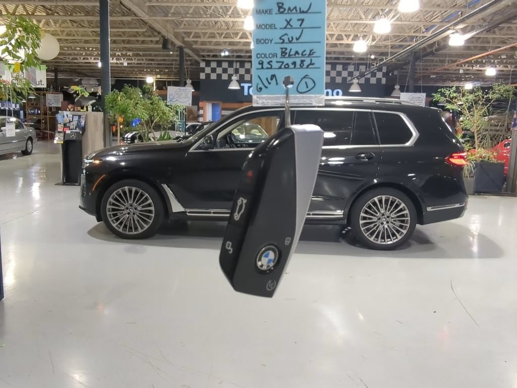 Certified 2024 BMW X7 xDrive40i w/ Premium Package AWD/4WD image 4