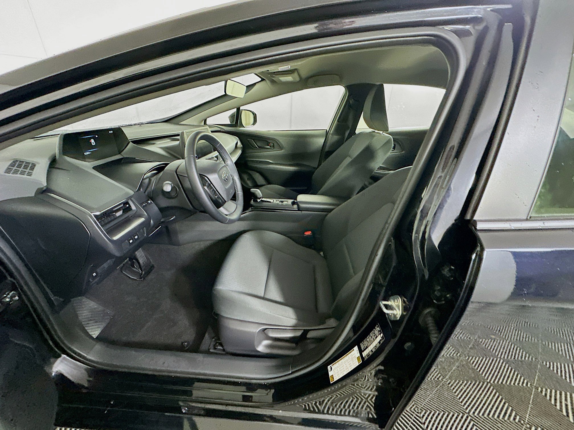Used 2025 Toyota Prius LE FWD image 13