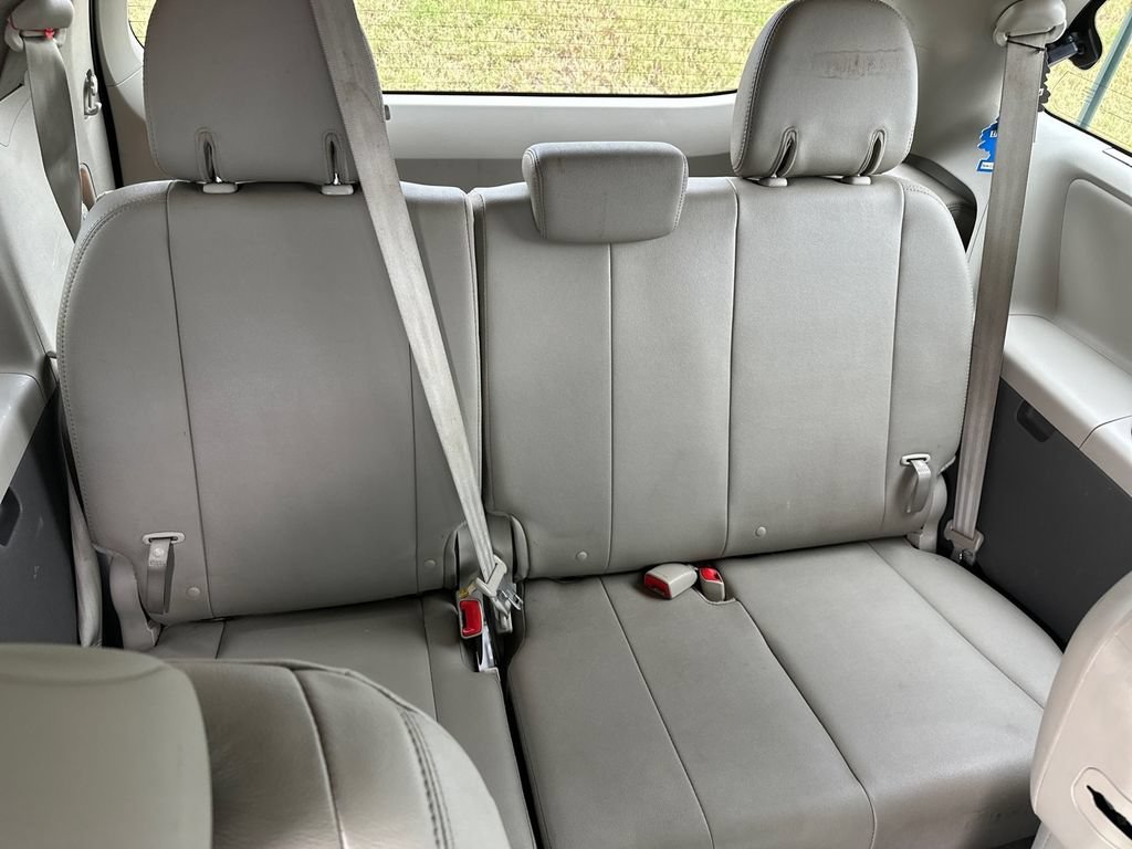 Used 2017 Toyota Sienna XLE w/ XLE Navigation Package FWD image 13