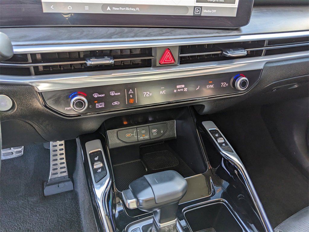 Certified 2025 Kia Sorento SX Prestige image 28