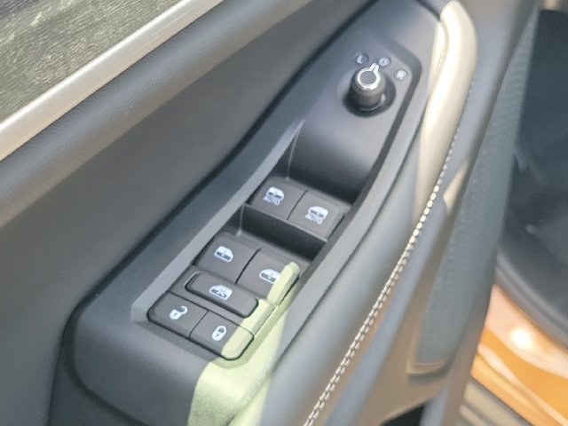 New 2026 Jeep Grand Cherokee L Limited w/ Luxury Tech Group II AWD/4WD image 16