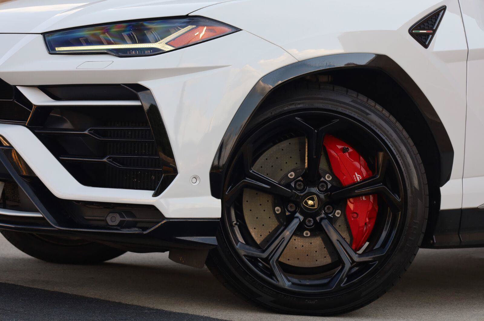 Used 2019 Lamborghini Urus AWD/4WD image 6