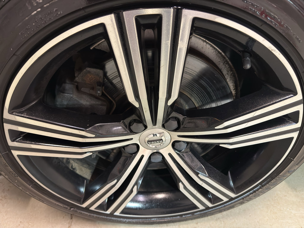 Used 2019 Volvo S60 T8 Inscription image 33