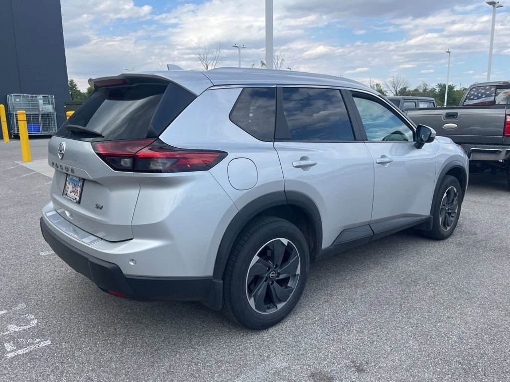 Used 2024 Nissan Rogue SV w/ SV Premium Package FWD image 3