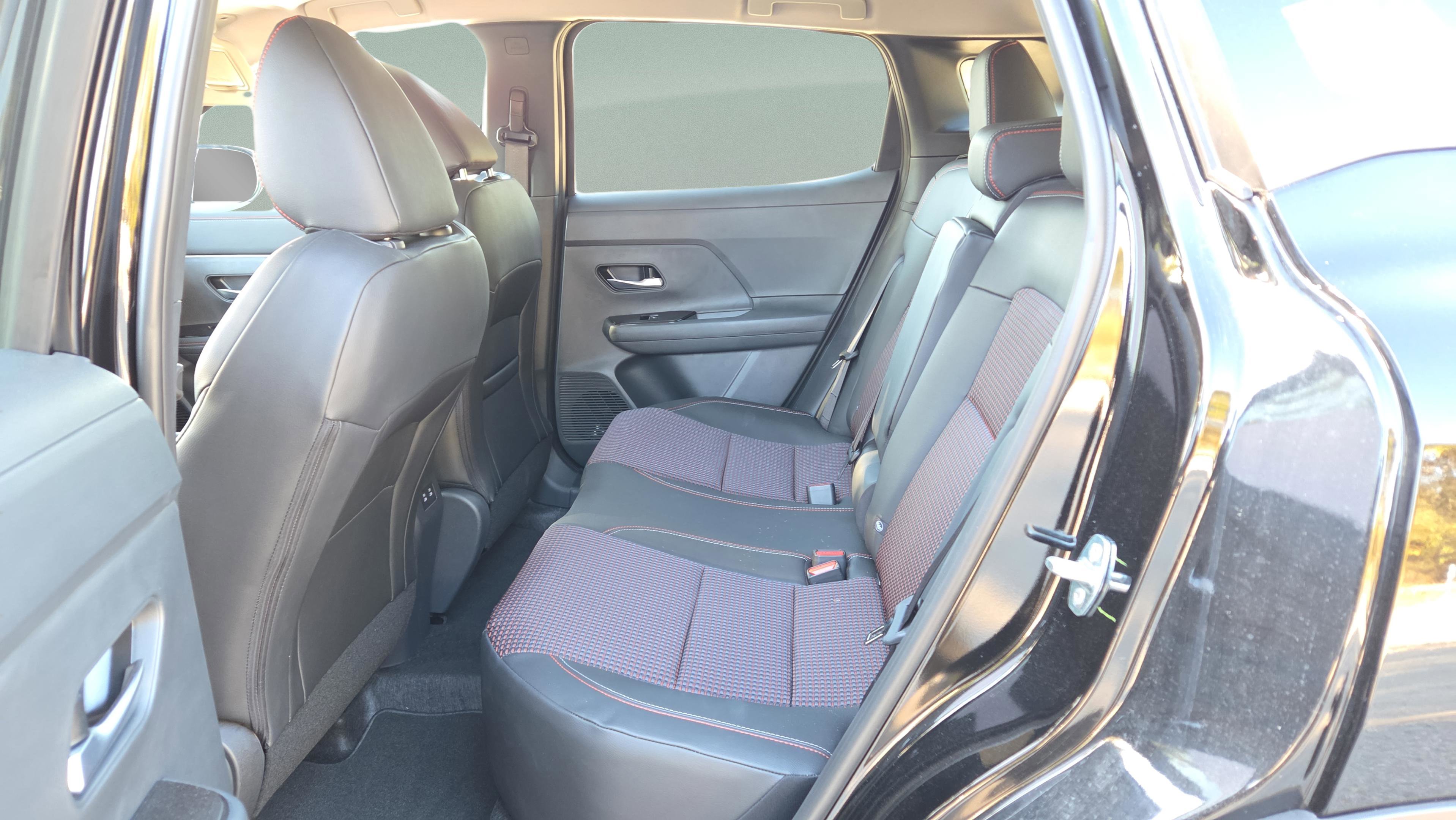 New 2026 Nissan Kicks SR image 12