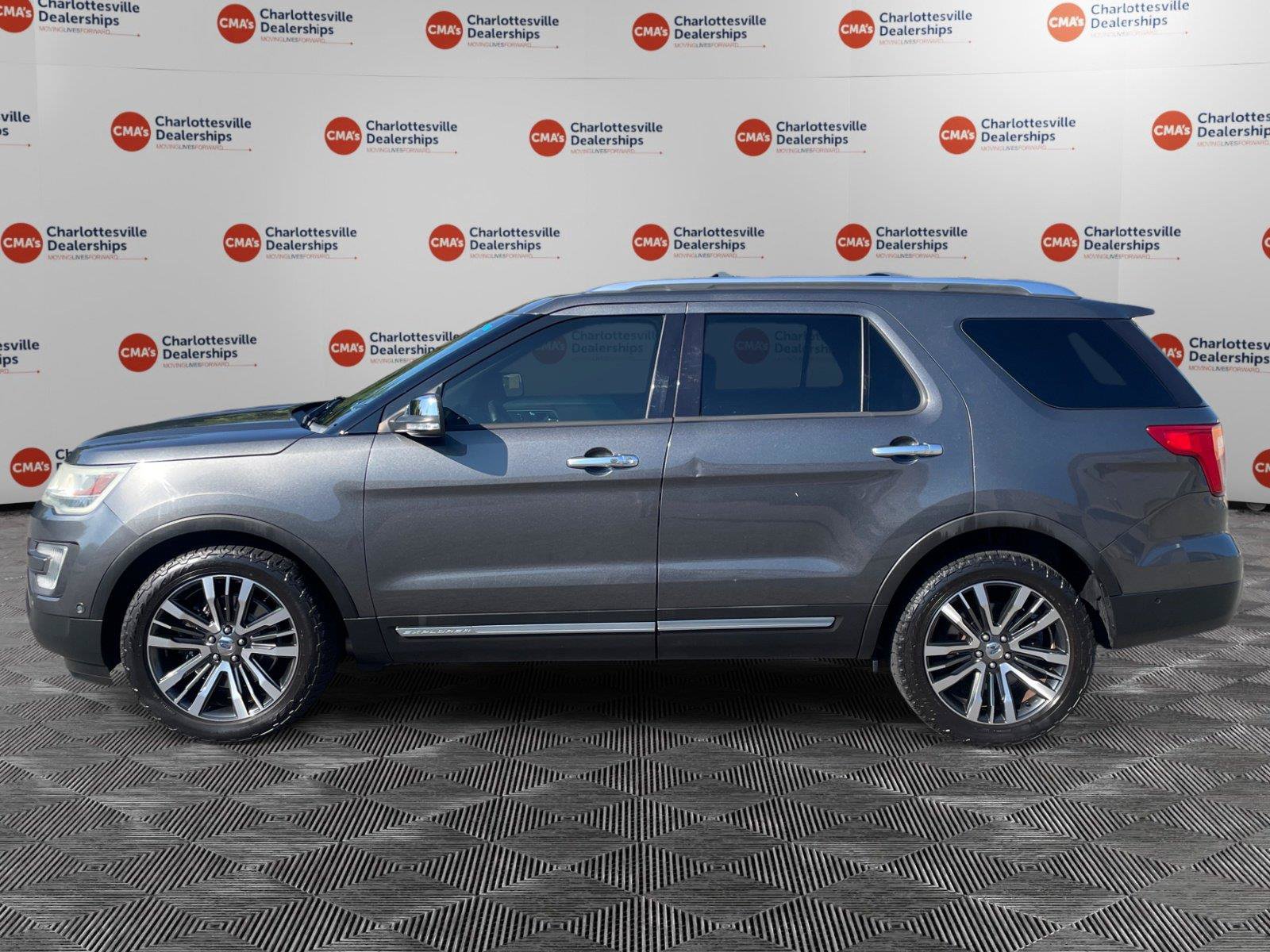 Used 2016 Ford Explorer Platinum AWD/4WD image 2