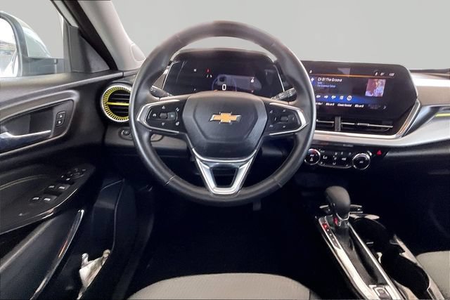 Used 2024 Chevrolet Trax LT w/ Sunroof Package FWD image 8
