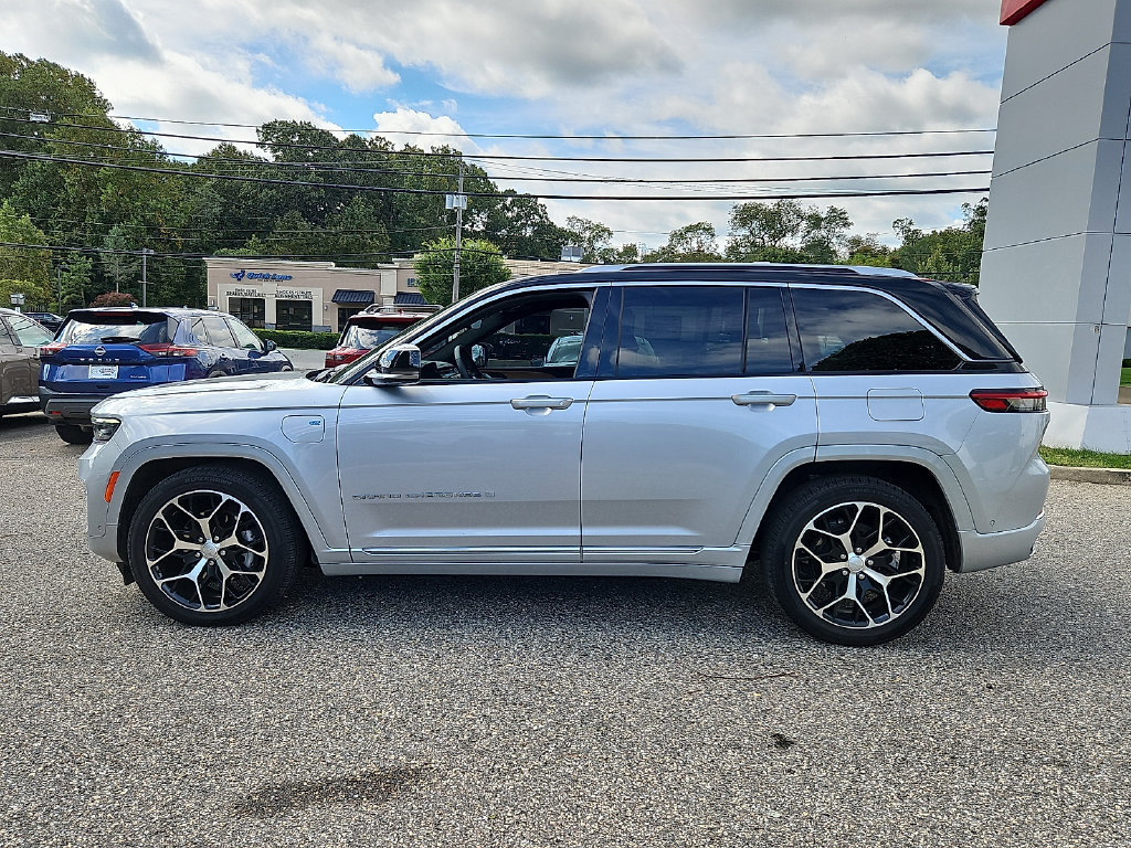 Used 2023 Jeep Grand Cherokee Summit AWD/4WD image 4
