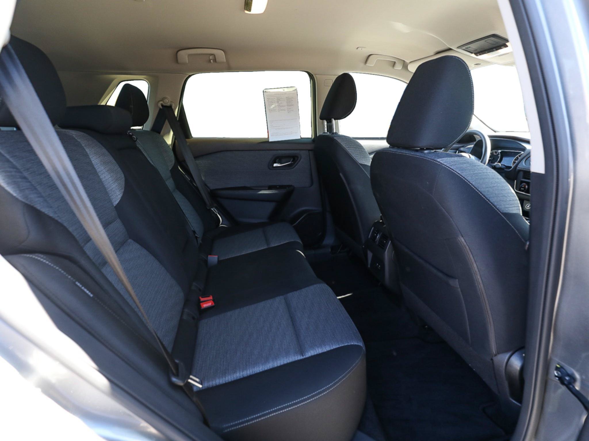 Used 2023 Nissan Rogue SV AWD/4WD image 22