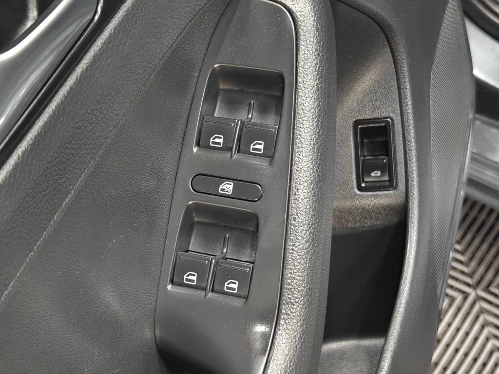 Used 2017 Volkswagen Jetta SE FWD image 38