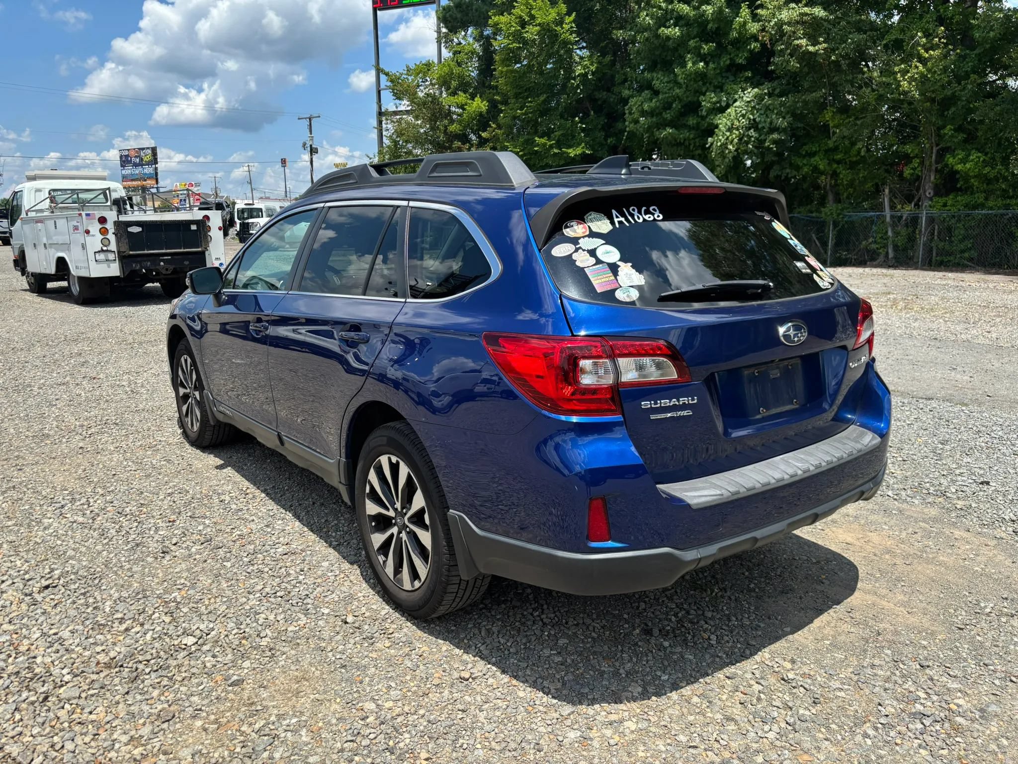Used 2016 Subaru Outback 2.5i Limited AWD/4WD image 2