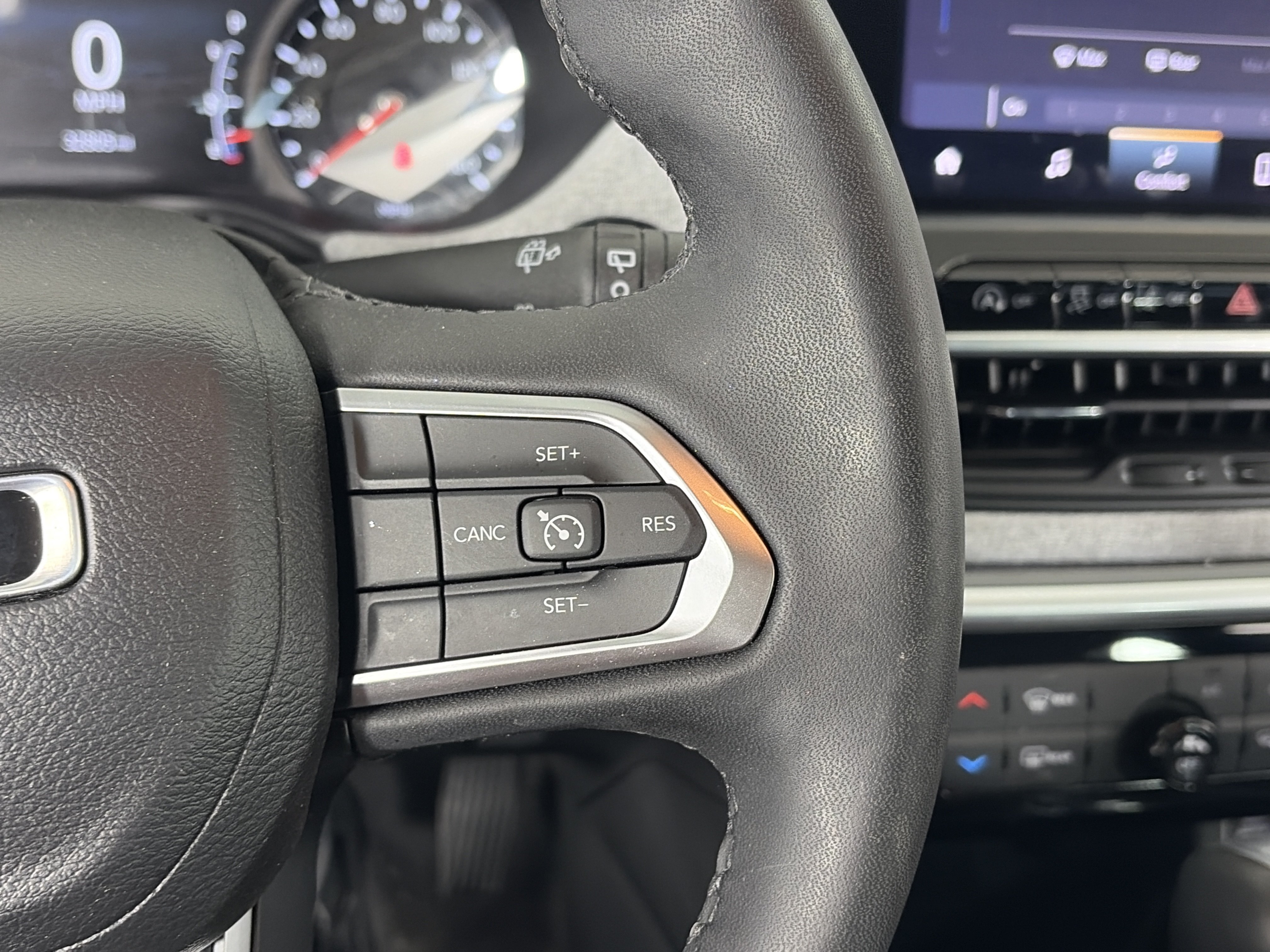 Used 2023 Jeep Compass Latitude AWD/4WD image 30