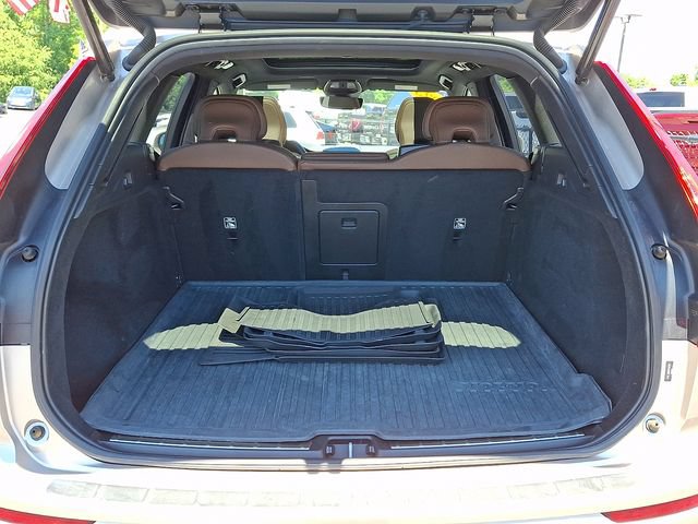 Used 2023 Volvo XC60 B5 Plus AWD/4WD image 28