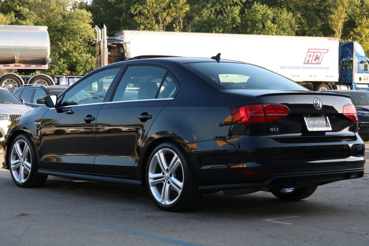 Used 2017 Volkswagen Jetta GLI FWD image 11