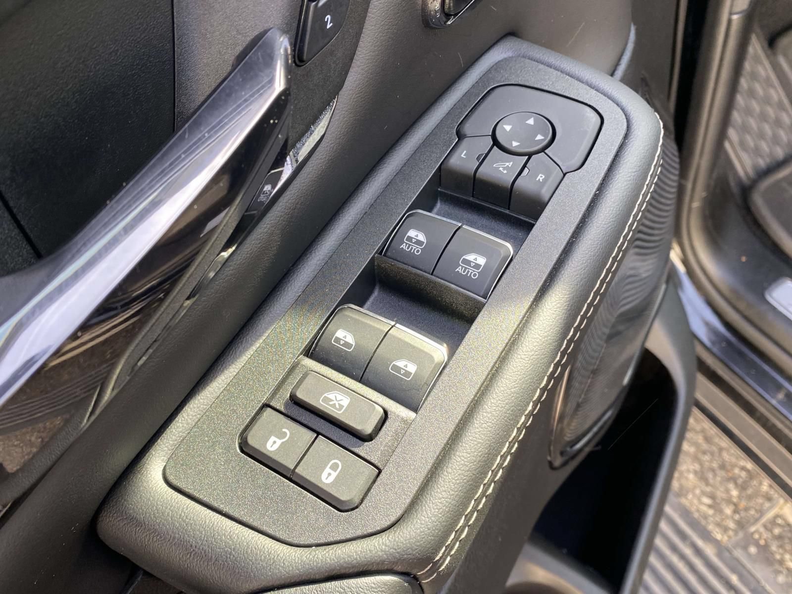Used 2025 RAM 1500 Limited AWD/4WD image 19