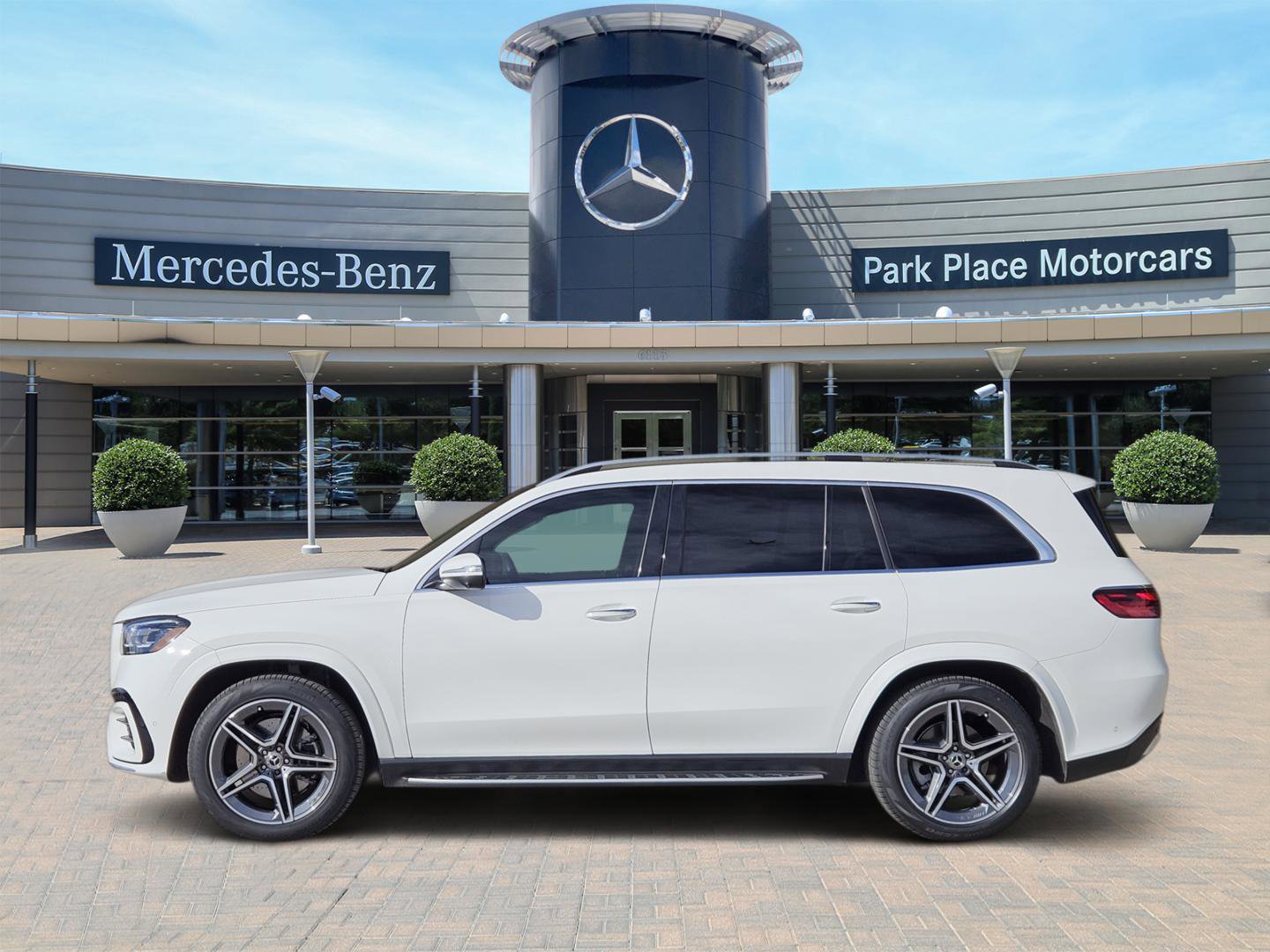 Used 2024 Mercedes-Benz GLS 450 4MATIC image 3
