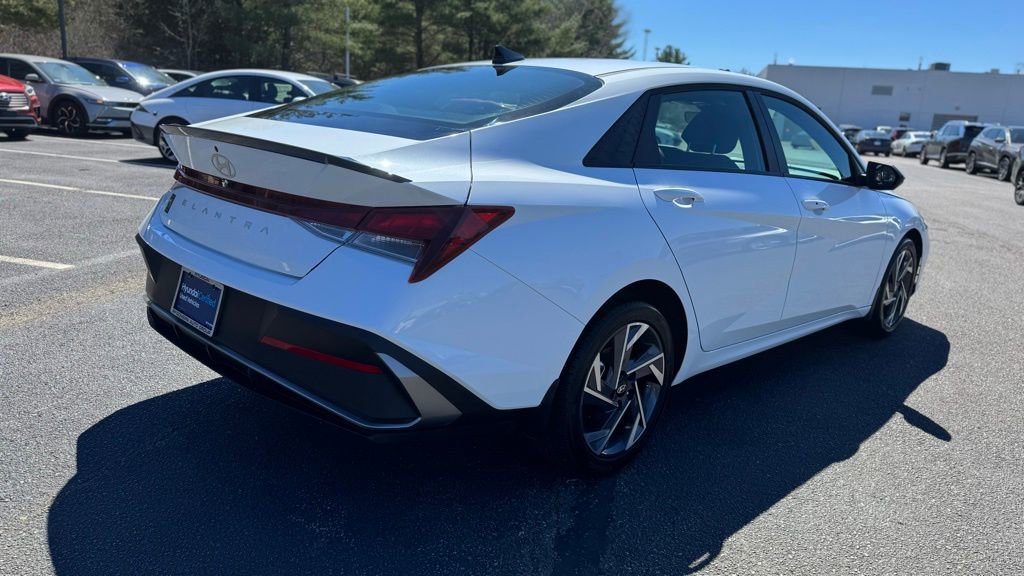 Used 2025 Hyundai Elantra Sport image 5