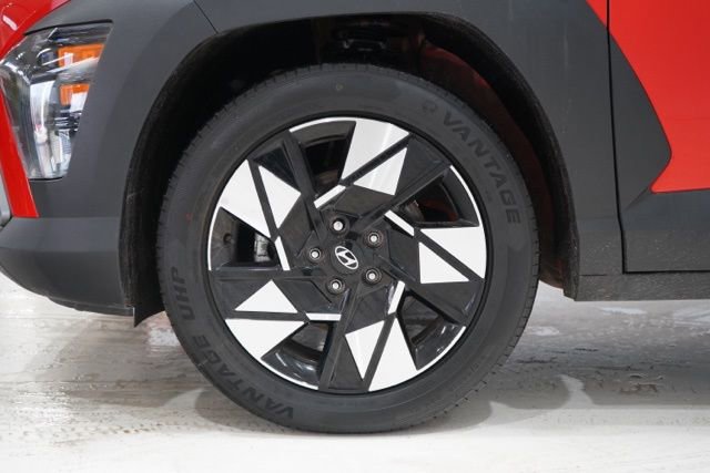 Used 2025 Hyundai Kona SEL FWD image 12