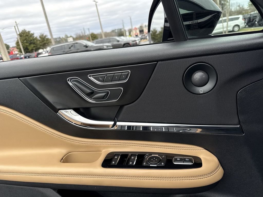 Used 2021 Lincoln Corsair Reserve w/ Sport Package image 12