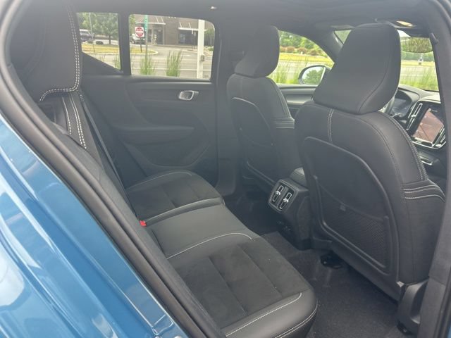 Certified 2025 Volvo XC40 B5 Plus AWD/4WD image 13