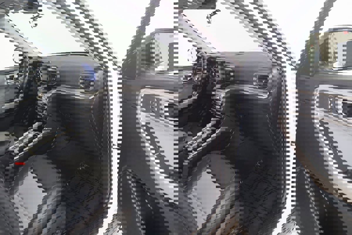 Used 2023 Ford Explorer XLT w/ Equipment Group 202A image 44