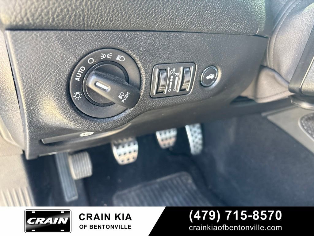 Used 2020 Dodge Challenger R/T RWD image 17